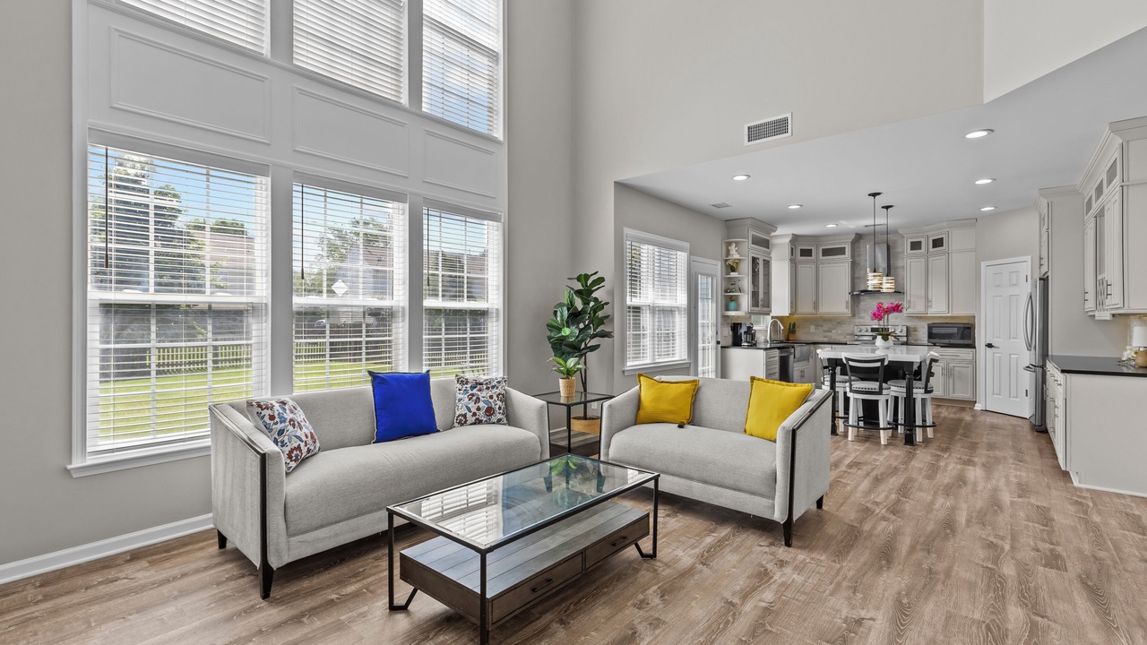 Photo of Livingroom in Provincetowne
