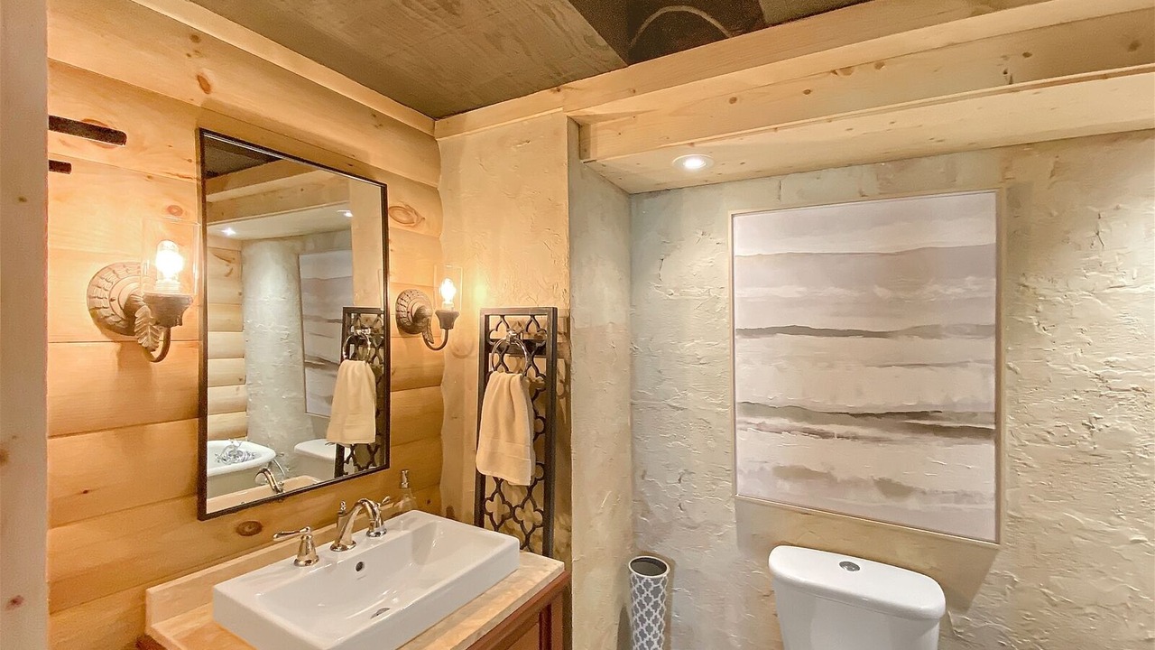 Photo of Bathroom in Highlands Hills