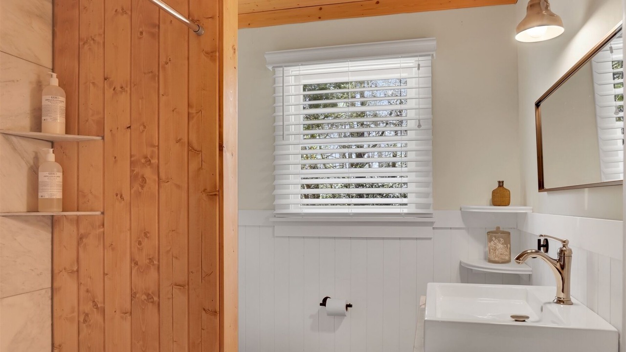 Photo of Bathroom in Highlands Hills
