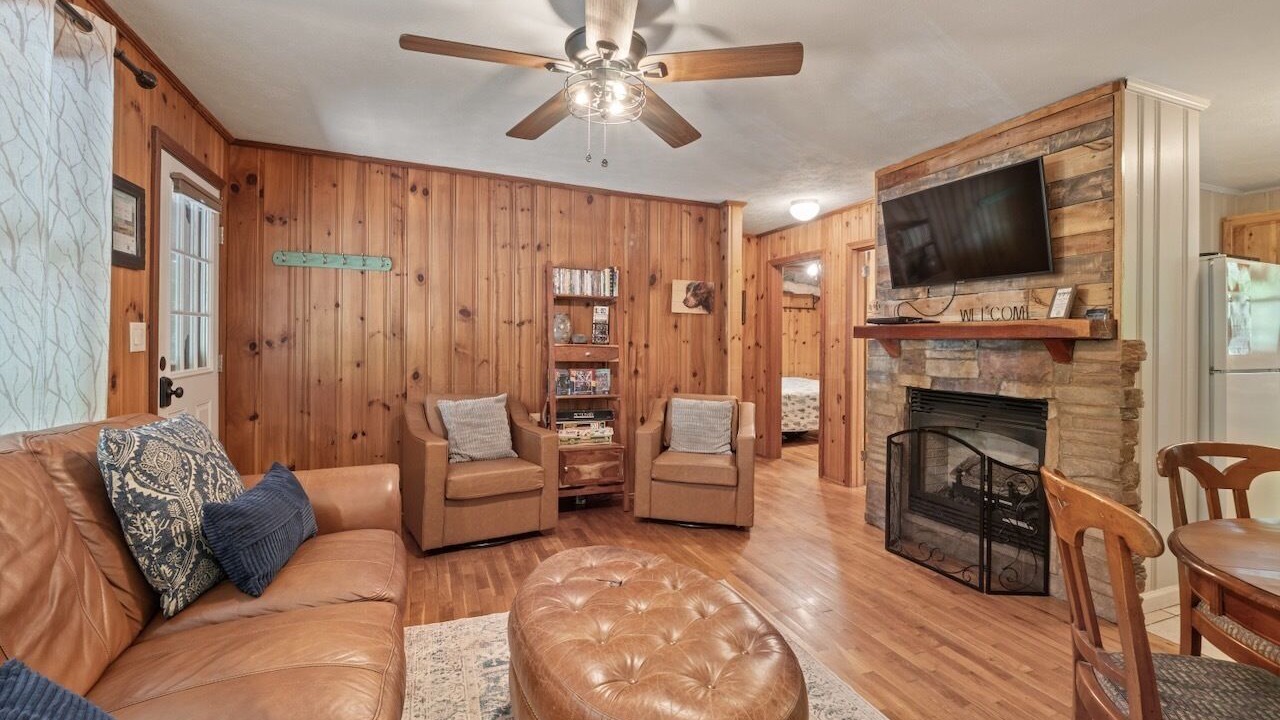 Photo of Livingroom in Linville Falls