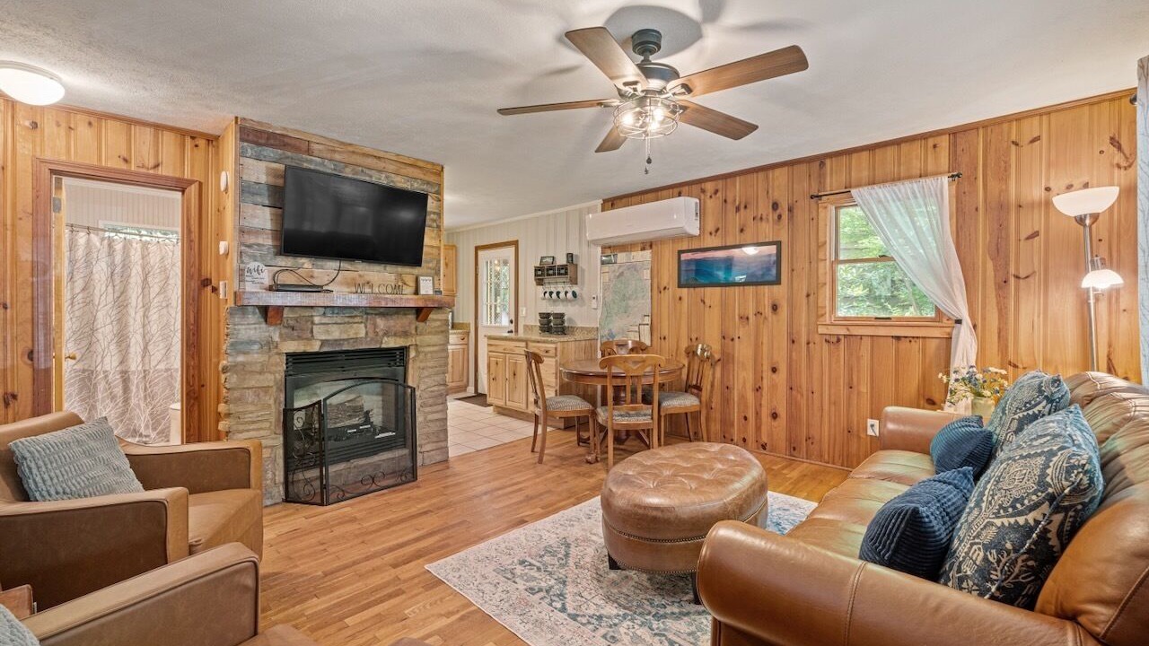 Photo of Livingroom in Linville Falls