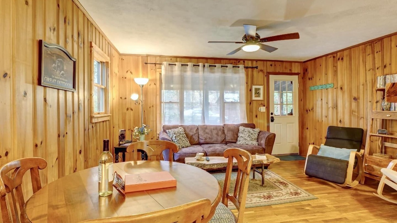 Photo of Livingroom in Linville Falls