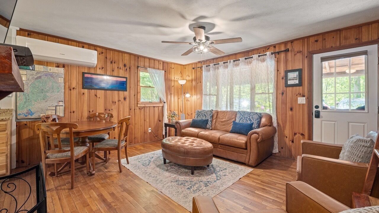Photo of Livingroom in Linville Falls