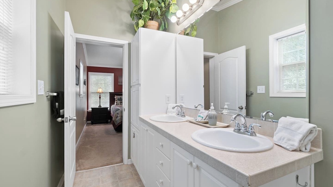 Photo of Bathroom in Newland