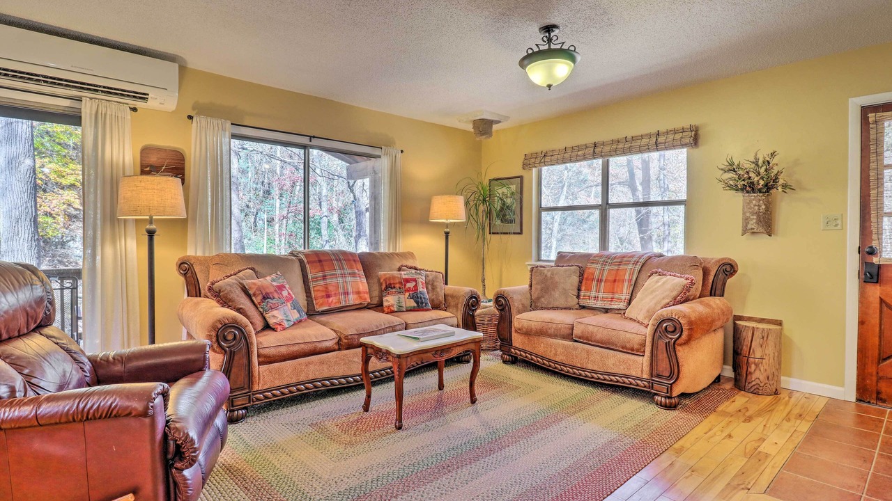 Photo of Livingroom in Mars Hill
