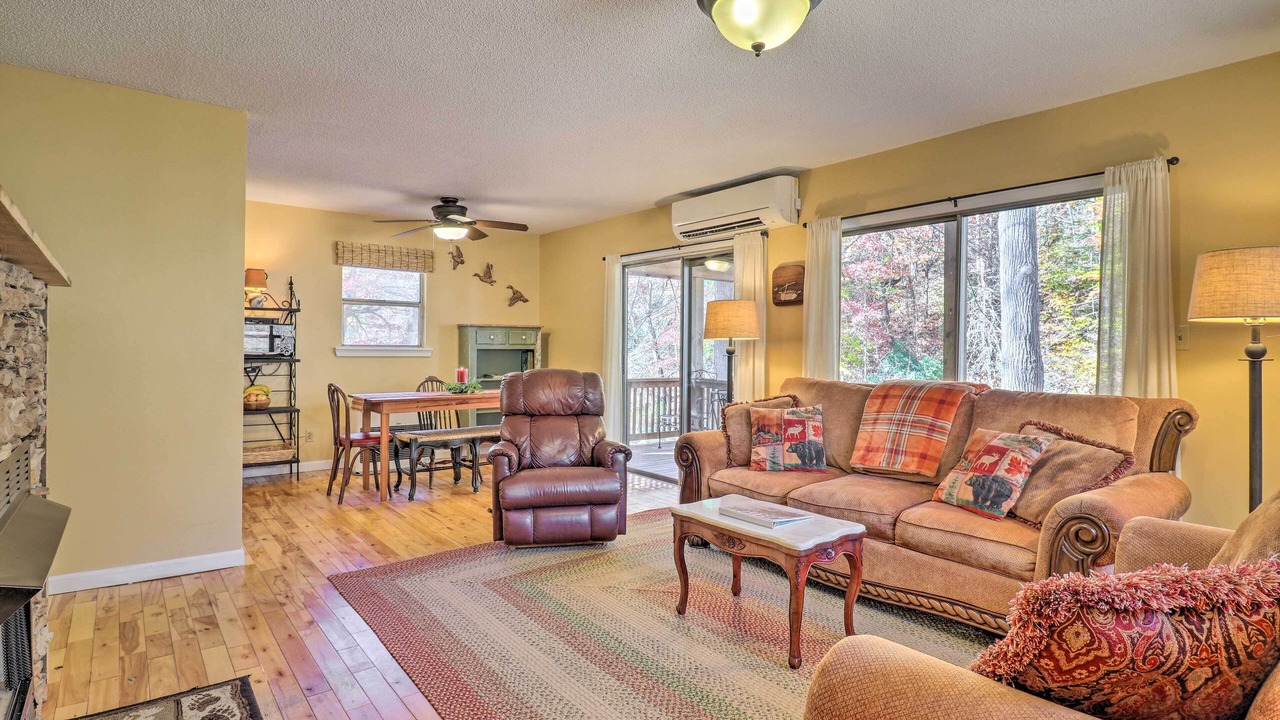 Photo of Livingroom in Mars Hill