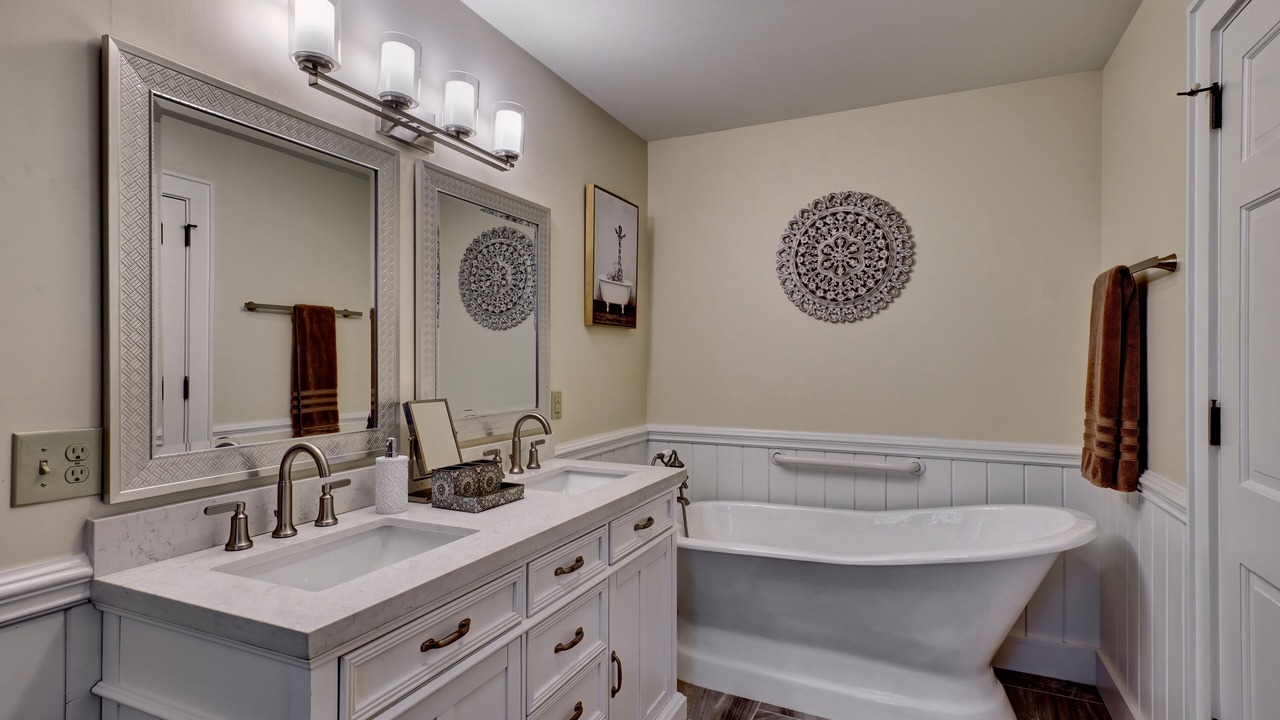 Photo of Bathroom in Mirror Lake