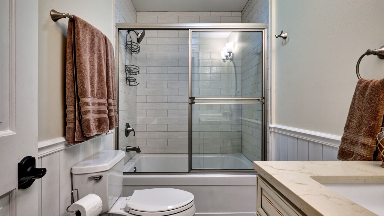 Photo of Bathroom in Mirror Lake