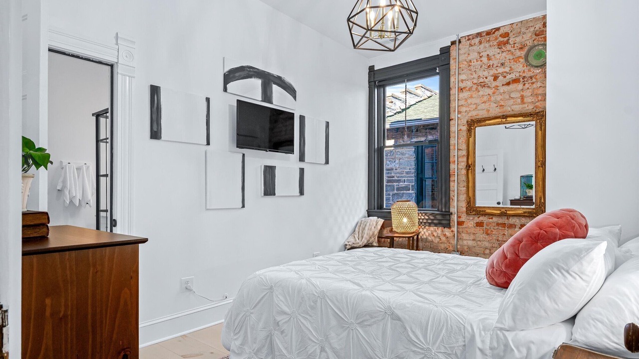 Photo of Bedroom in Hendersonville