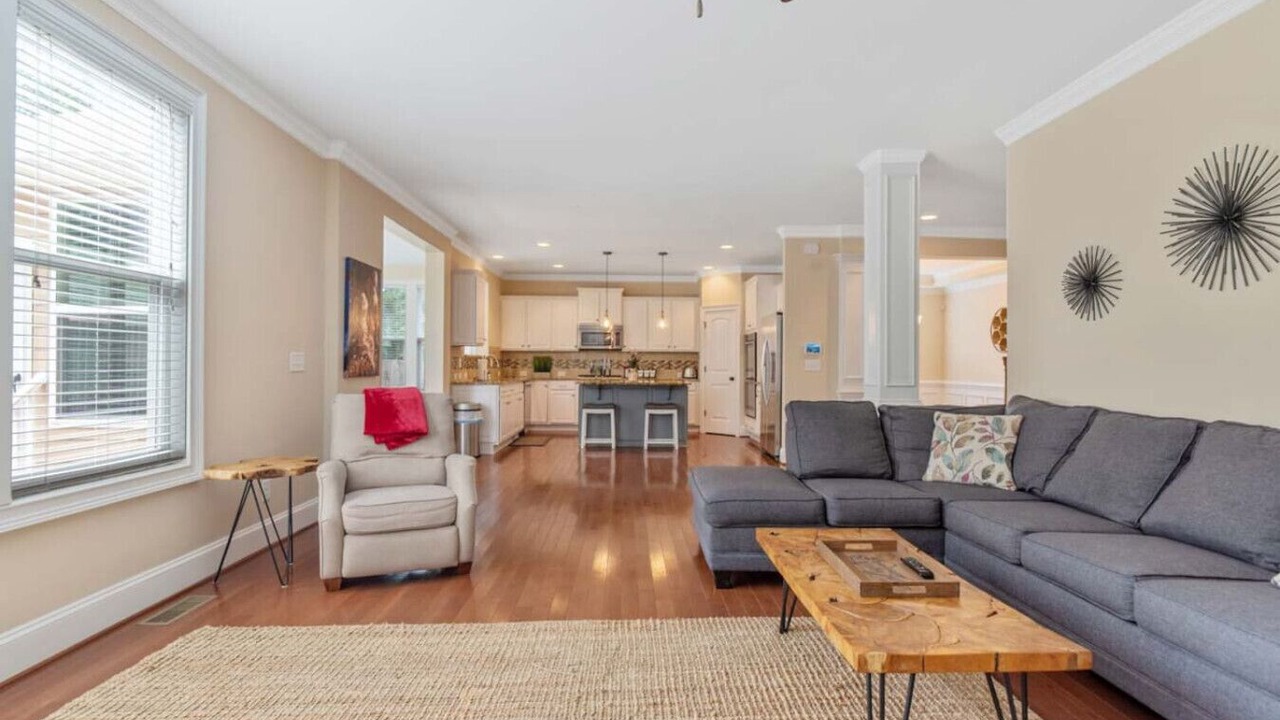Photo of Livingroom in North Raleigh