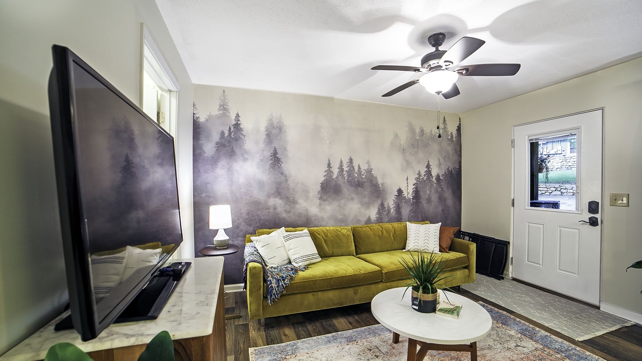 Photo of Livingroom in Avery Creek