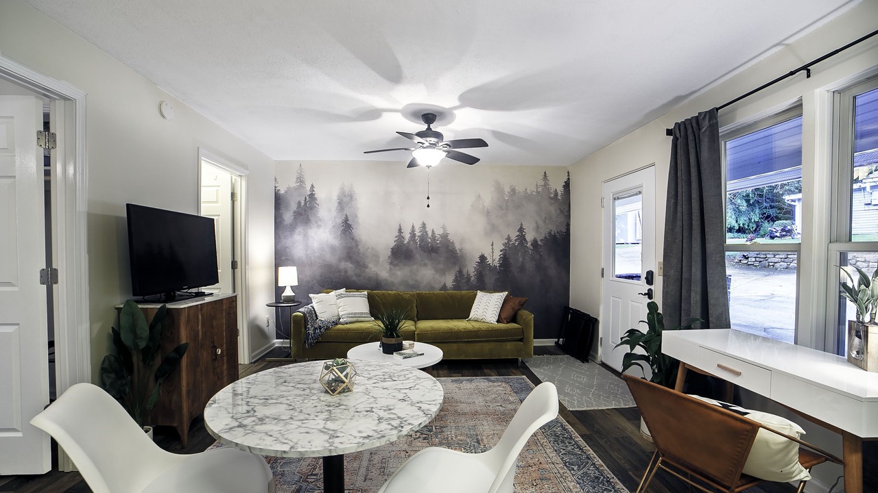 Photo of Livingroom in Avery Creek