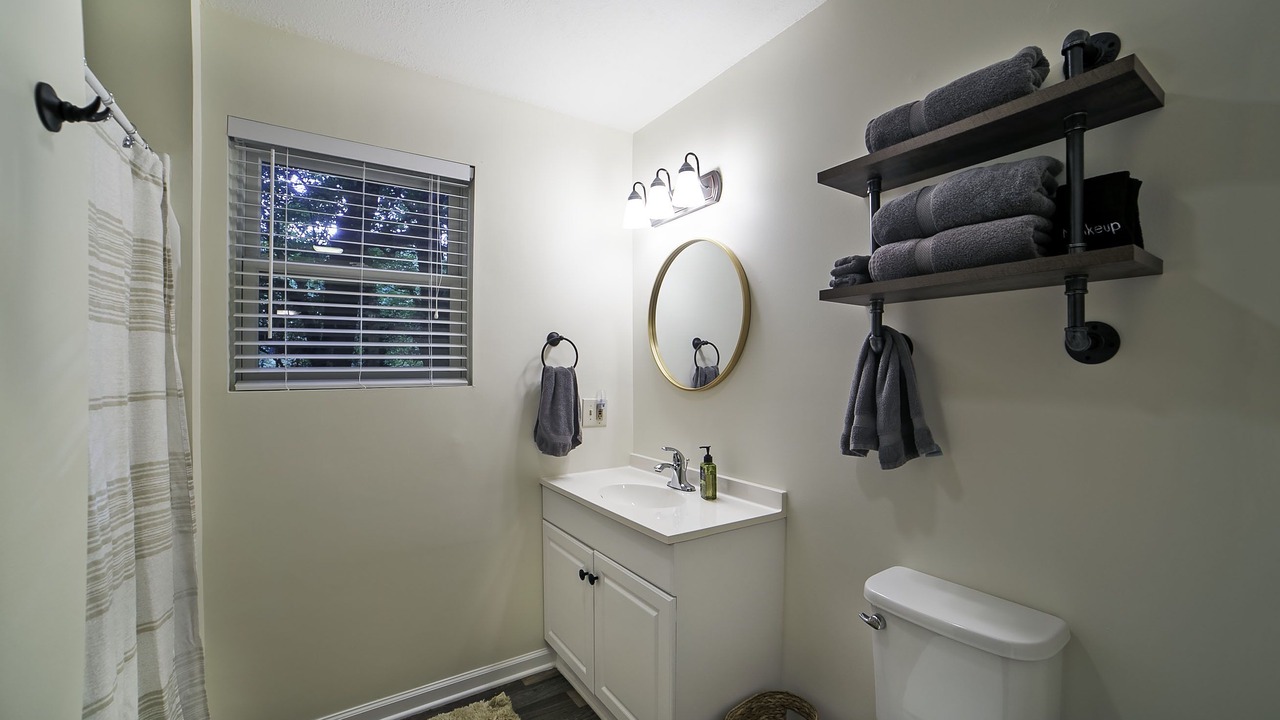 Photo of Bathroom in Avery Creek