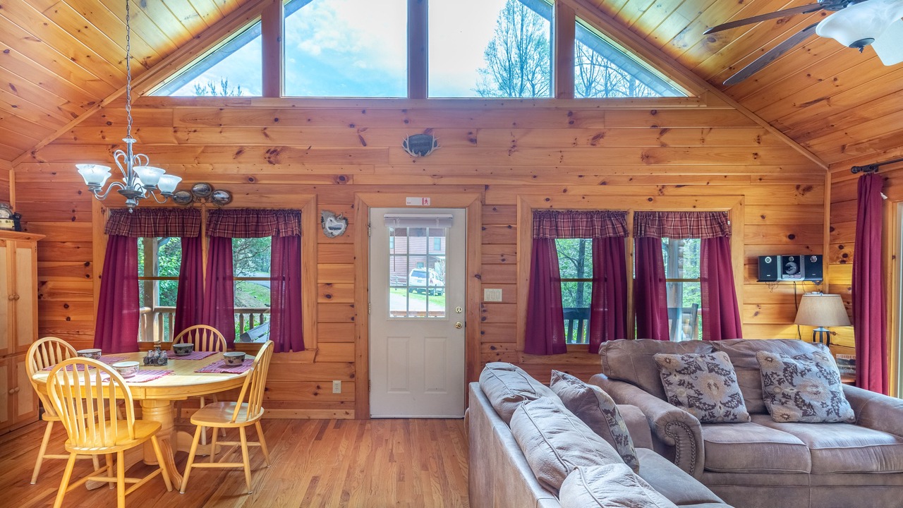 Photo of Livingroom in Qualla