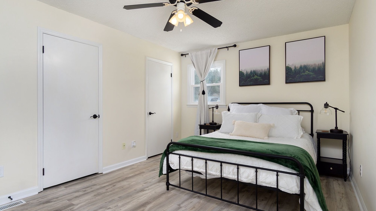 Photo of Bedroom in Avery Creek