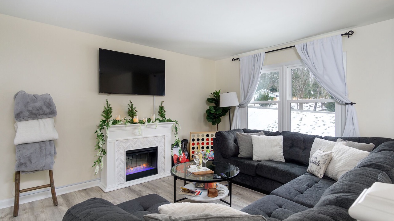 Photo of Livingroom in Avery Creek
