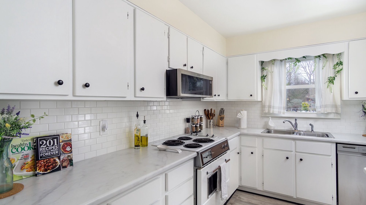 Photo of Kitchen in Avery Creek