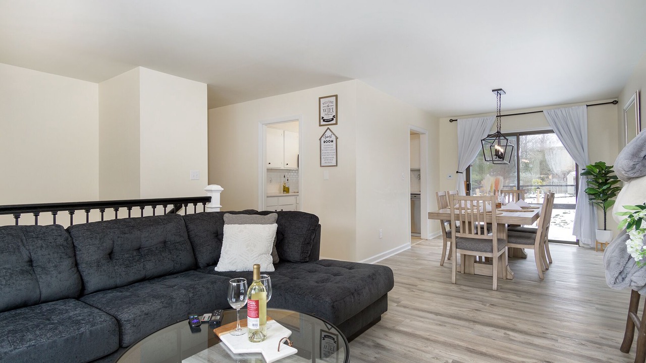 Photo of Livingroom in Avery Creek