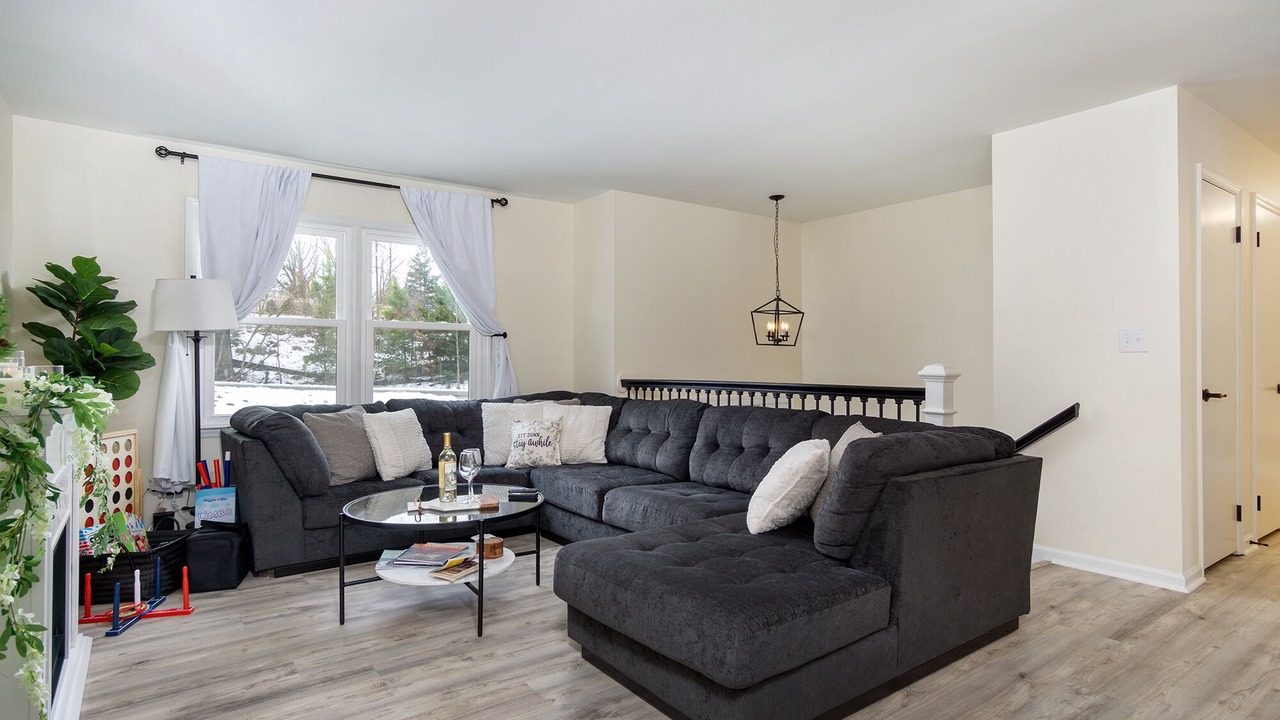 Photo of Livingroom in Avery Creek