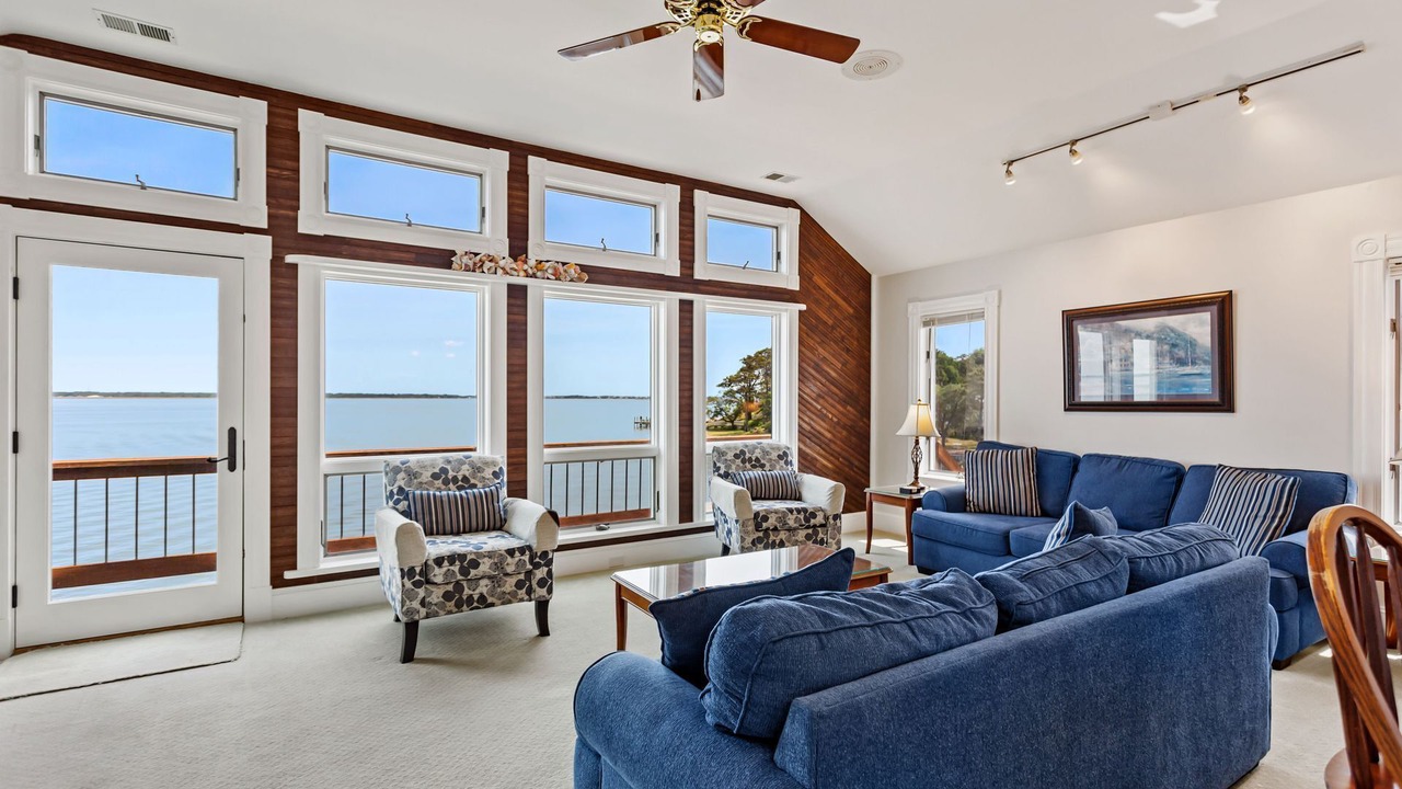 Photo of Livingroom in Colington Harbour