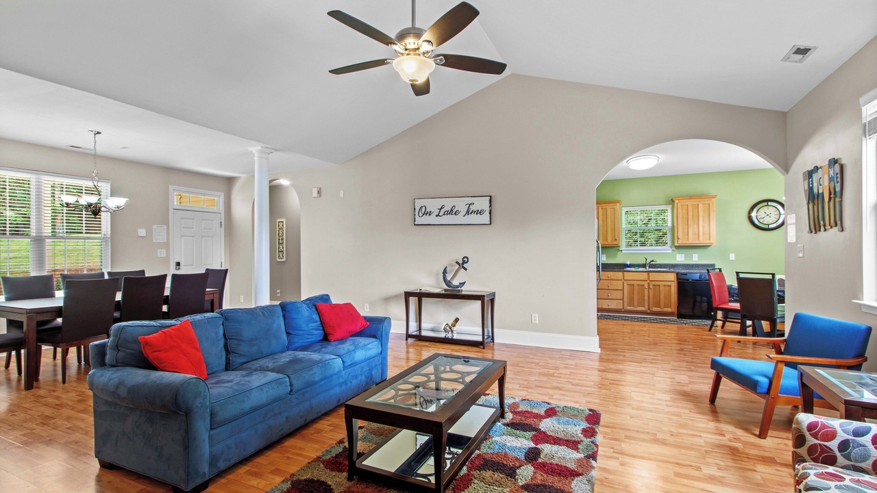 Photo of Livingroom in Lake Norman of Catawba