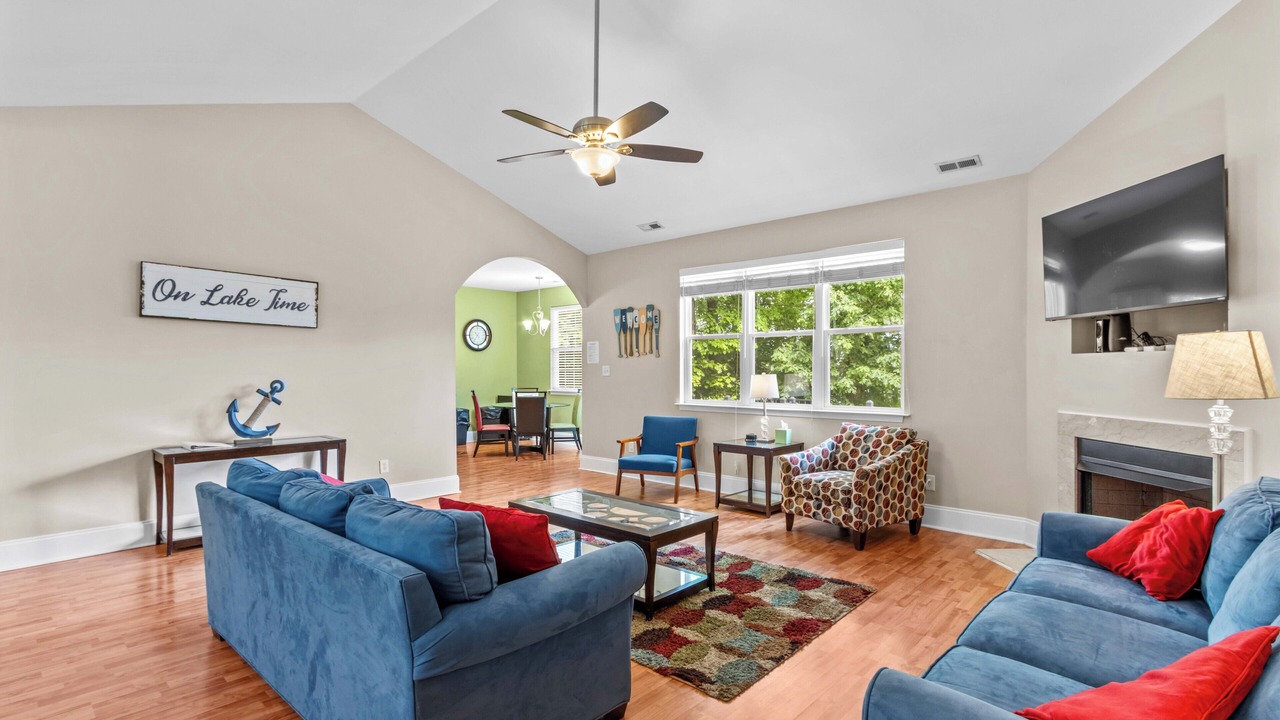 Photo of Livingroom in Lake Norman of Catawba