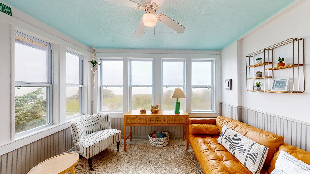 Photo of Livingroom in Brigands' Bay