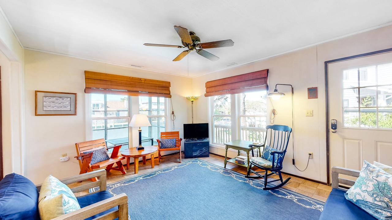 Photo of Livingroom in Brigands' Bay