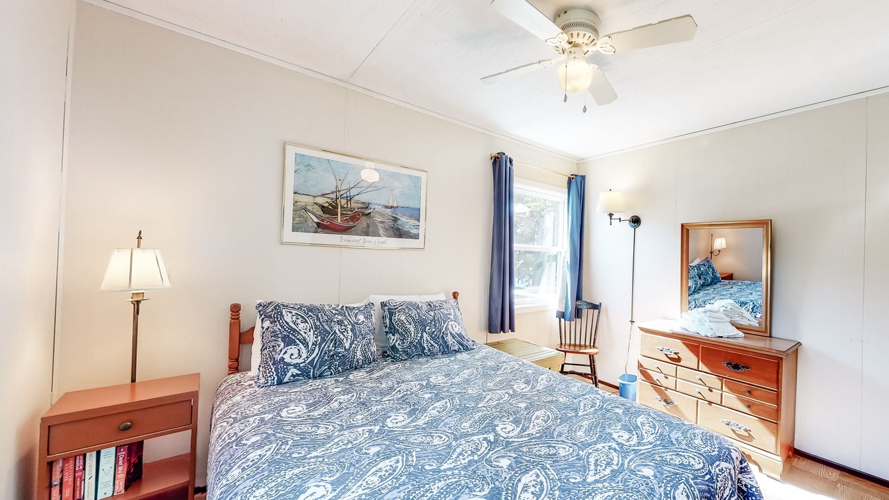 Photo of Bedroom in Brigands' Bay