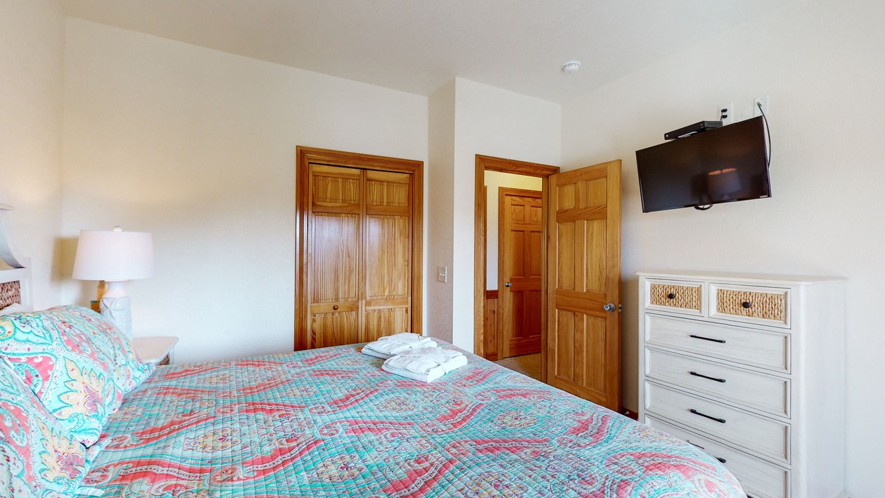 Photo of Bedroom in Waves