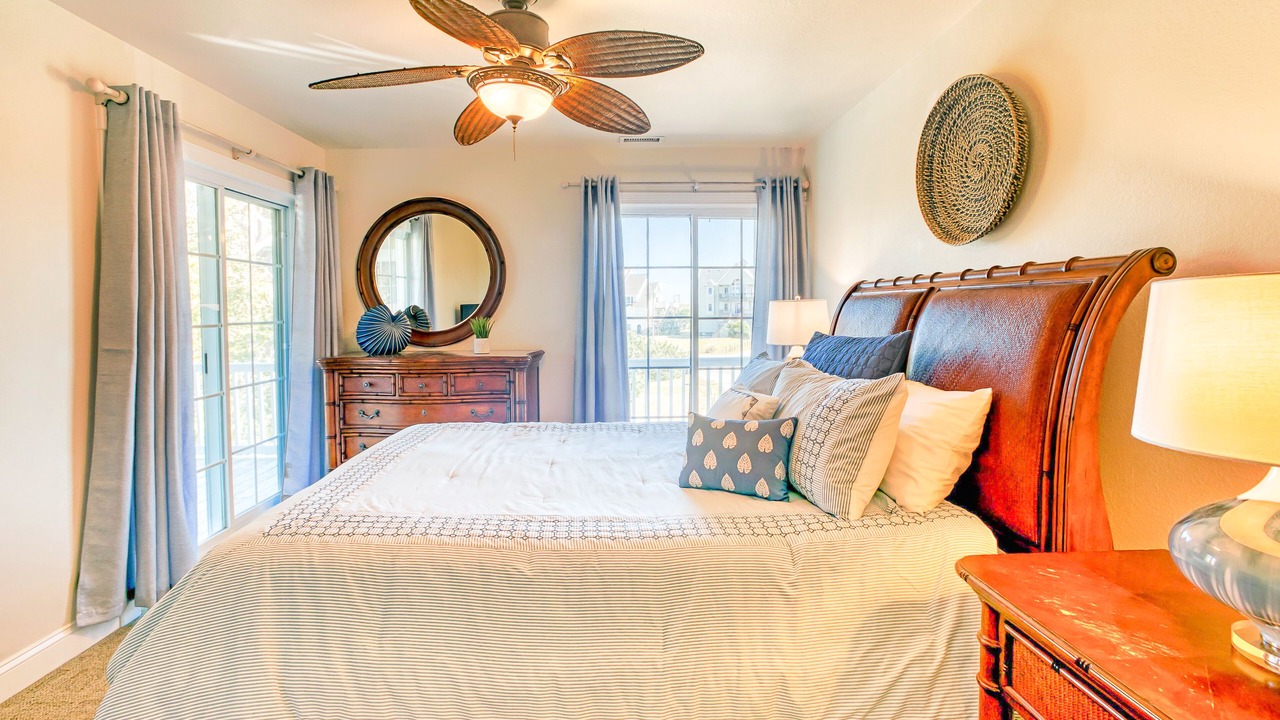 Photo of Bedroom in Waves