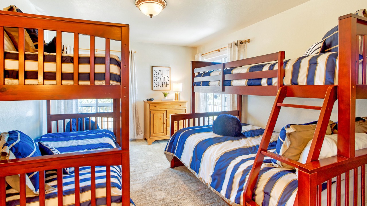 Photo of Bedroom in Waves