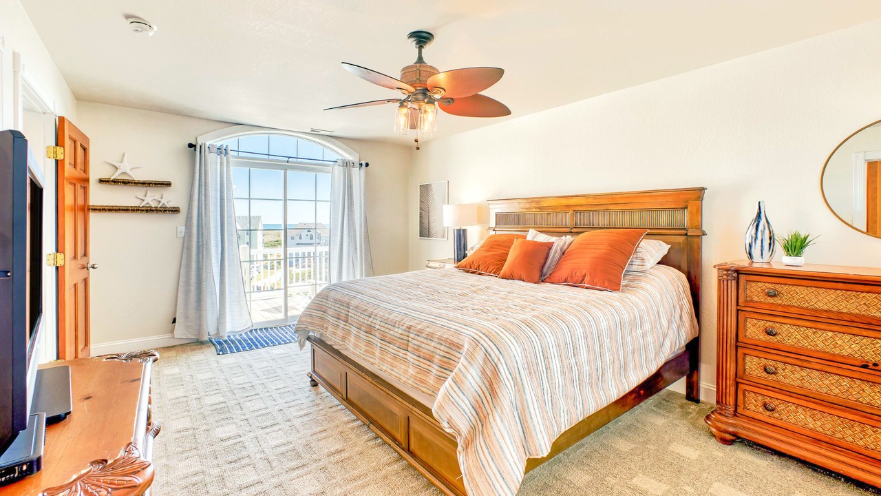 Photo of Bedroom in Waves