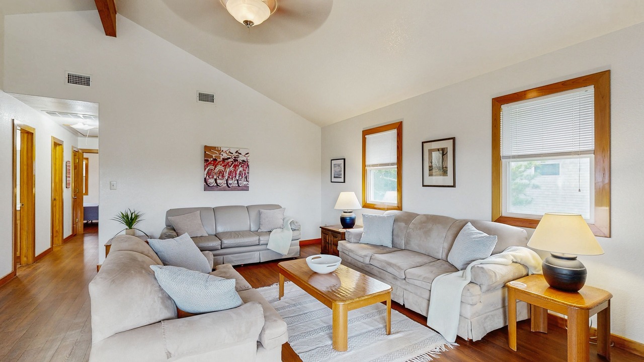 Photo of Livingroom in Brigands' Bay