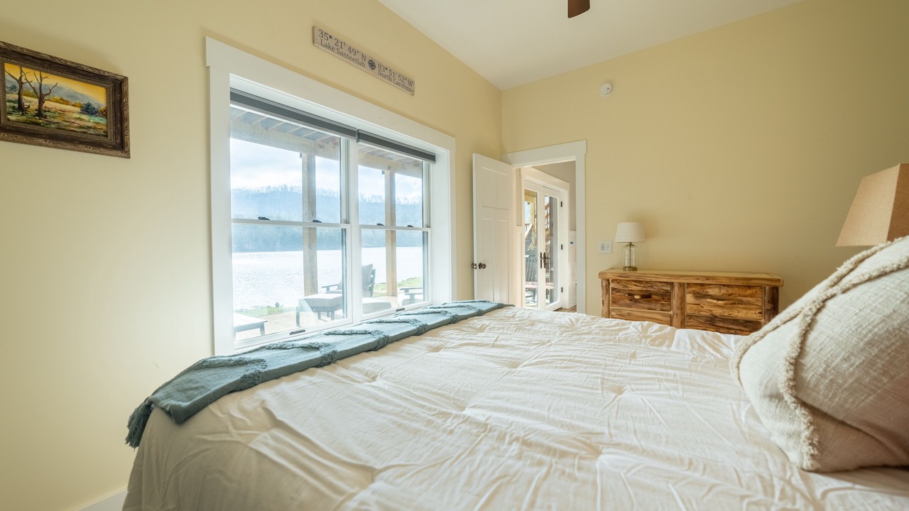 Photo of Bedroom in Robbinsville