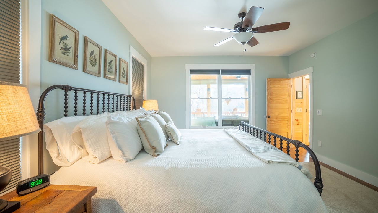 Photo of Bedroom in Robbinsville