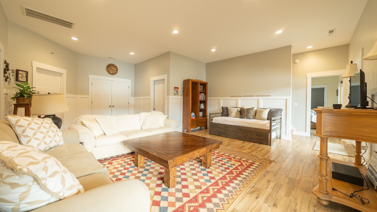 Photo of Livingroom in Robbinsville