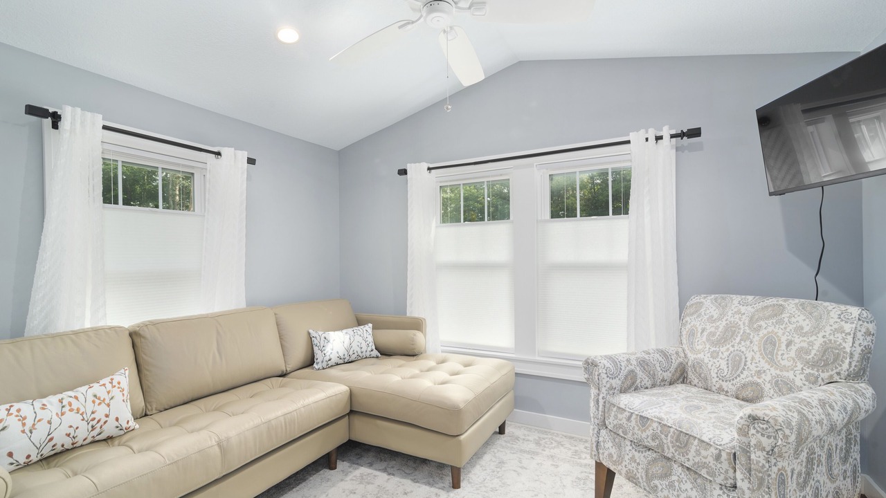 Photo of Livingroom in Flat Rock