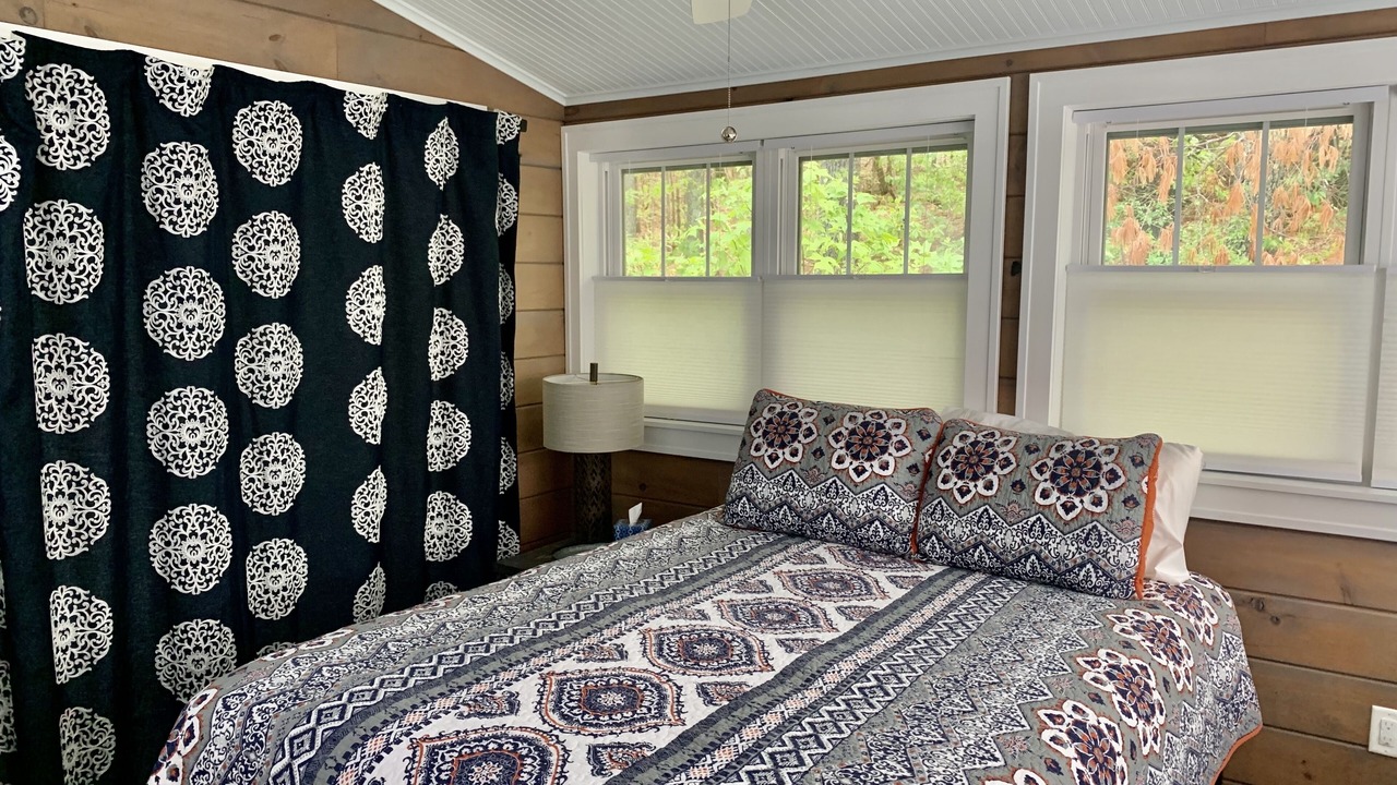 Photo of Bedroom in Flat Rock