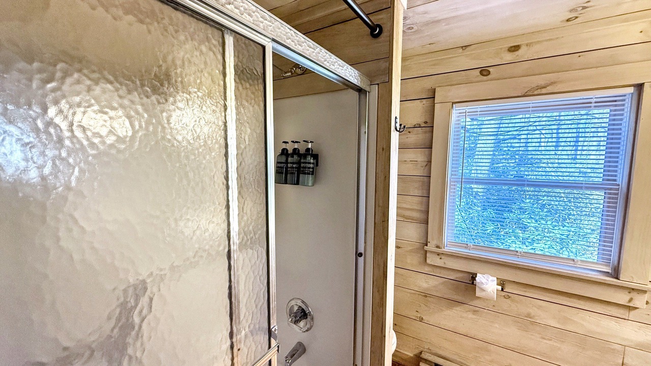 Photo of Bathroom in Mirror Lake