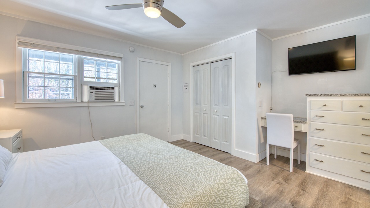 Photo of Bedroom in Flat Rock