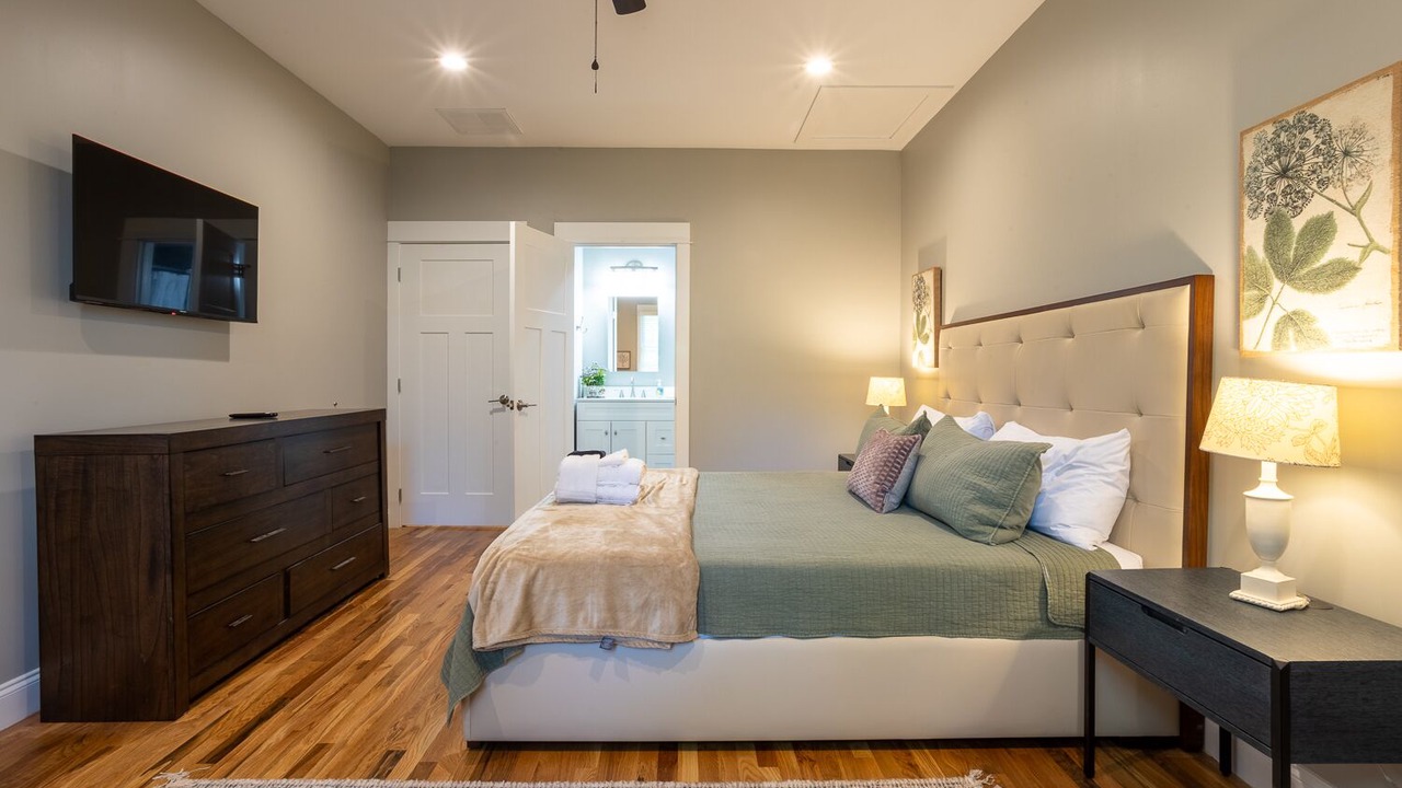 Photo of Bedroom in Woodfin
