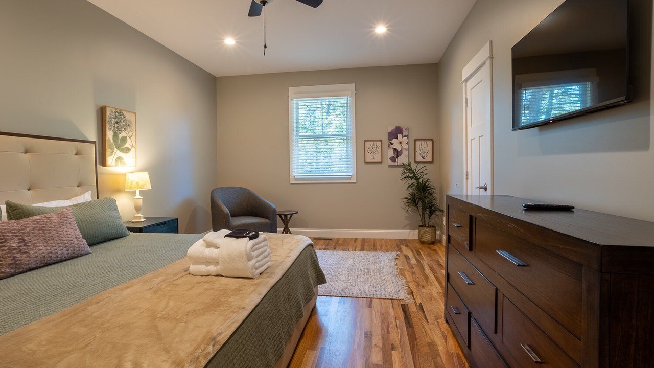 Photo of Bedroom in Woodfin