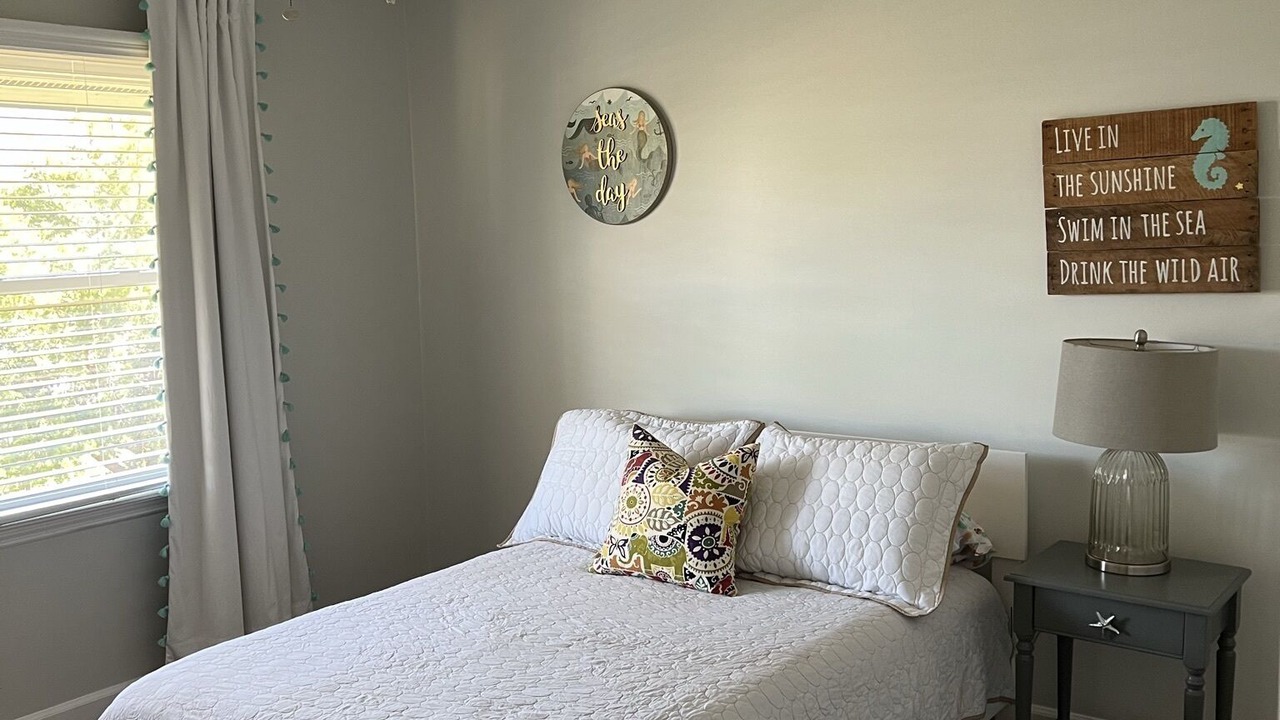 Photo of Bedroom in Parmele Isle