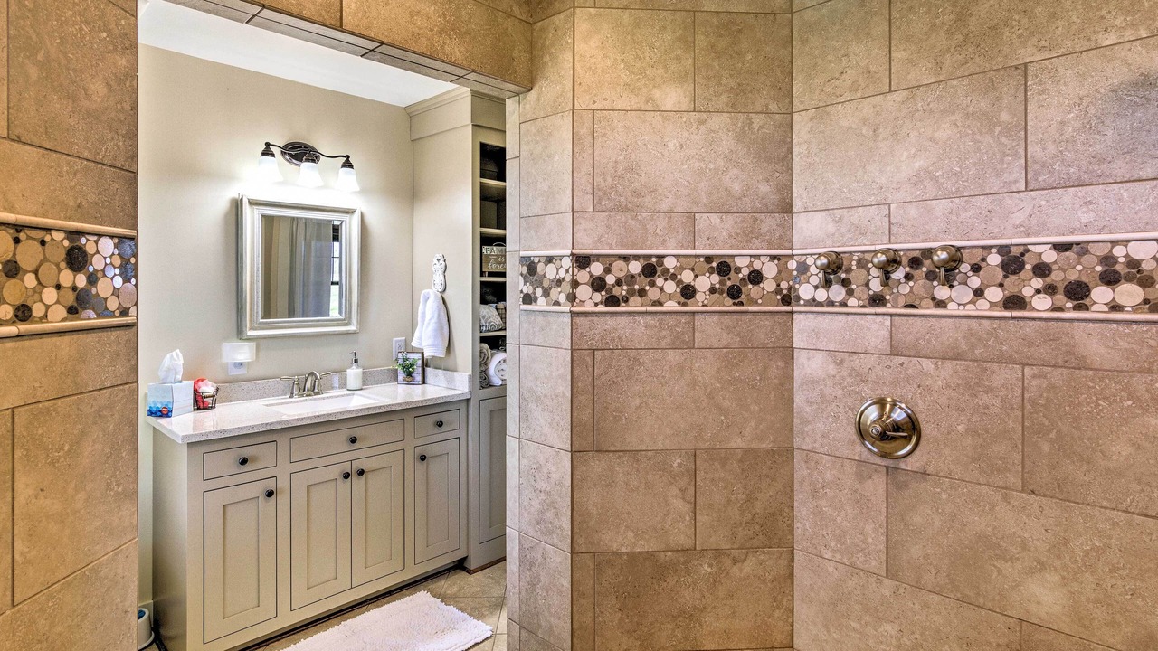 Photo of Bathroom in Lawndale