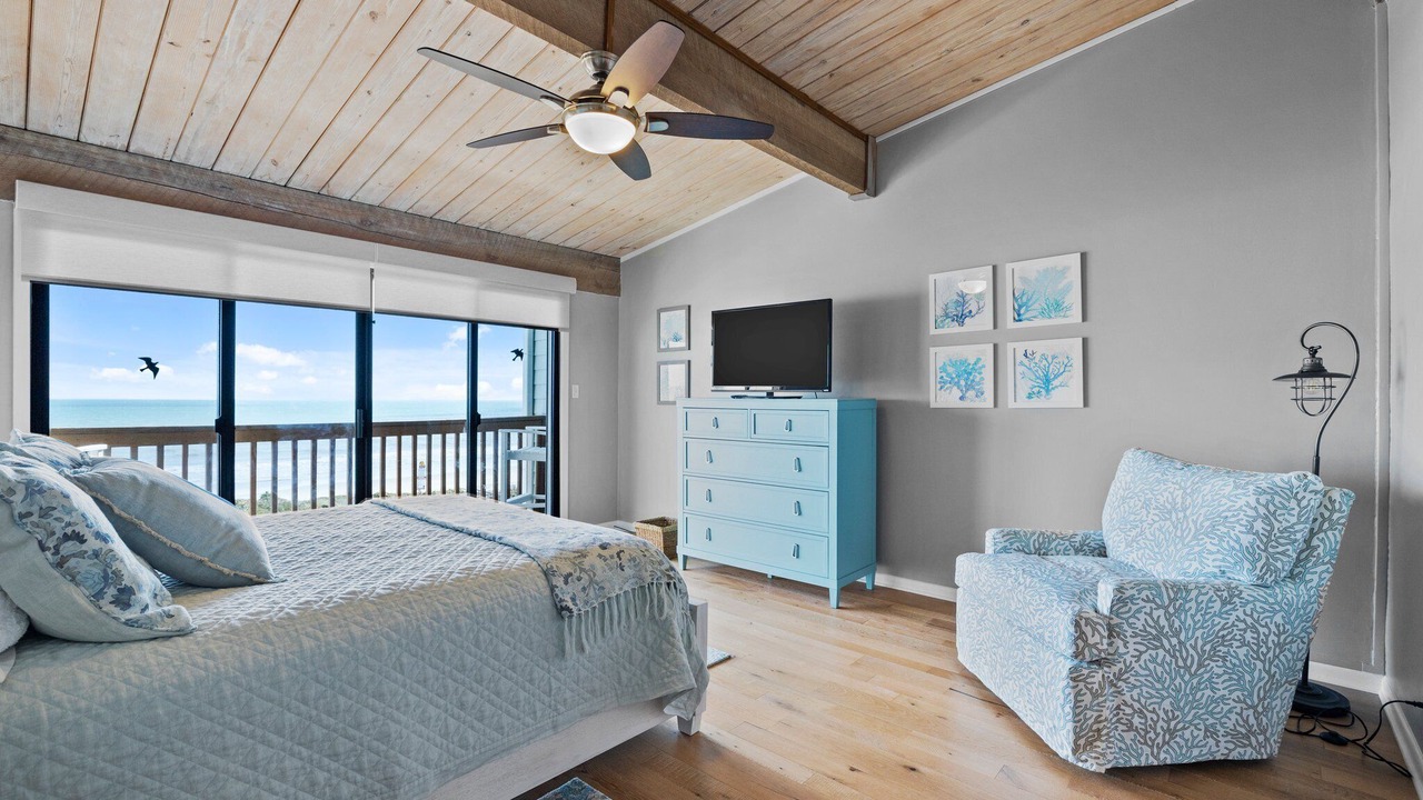 Photo of Bedroom in Pine Knoll Shores