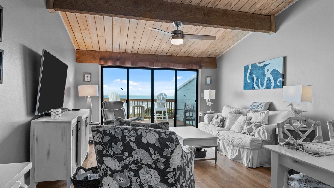Photo of Livingroom in Pine Knoll Shores