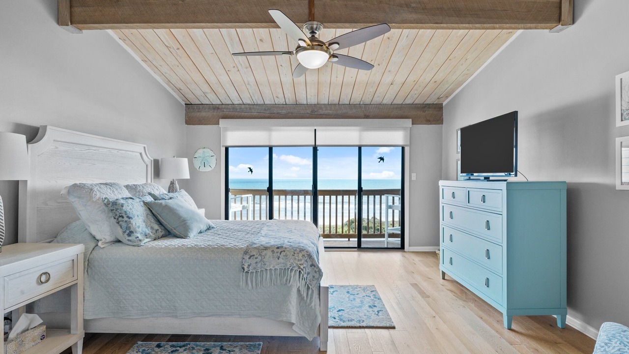 Photo of Bedroom in Pine Knoll Shores