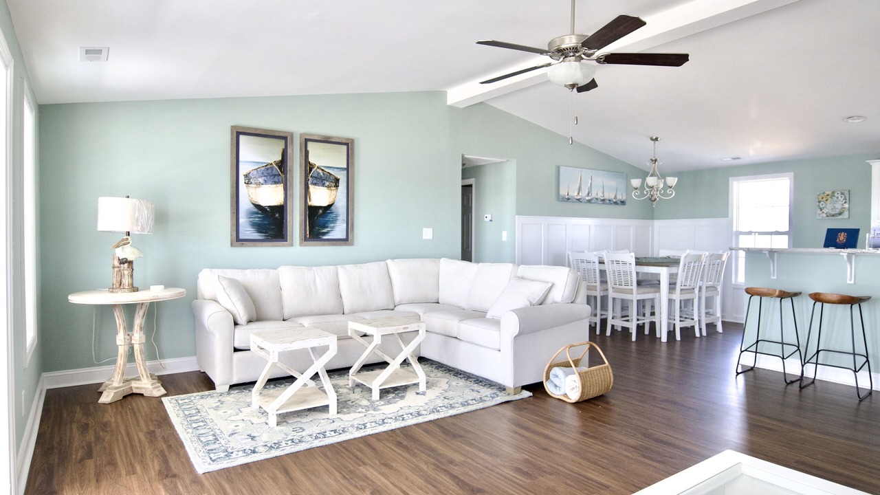 Photo of Livingroom in Cedar Point