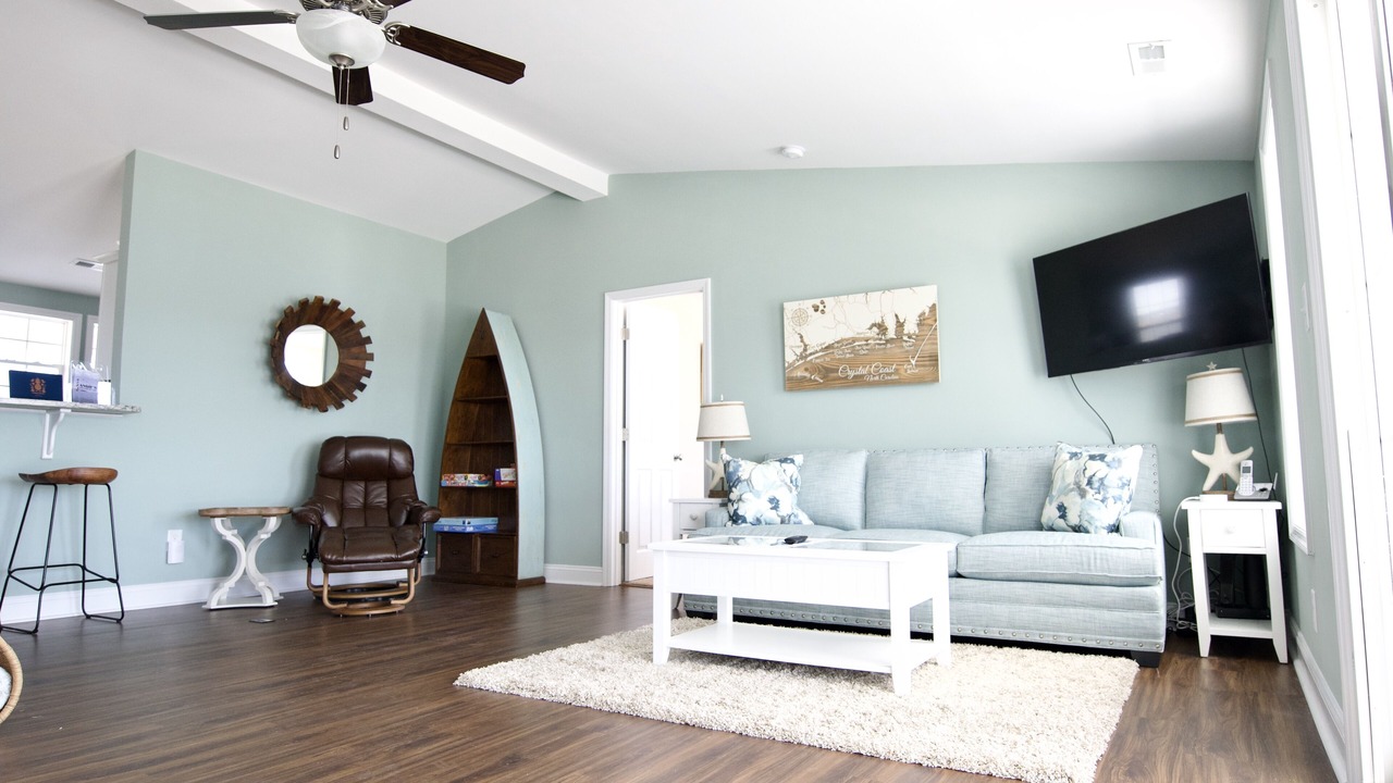 Photo of Livingroom in Cedar Point